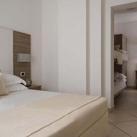 Hotel Embassy Riccione Exterior foto